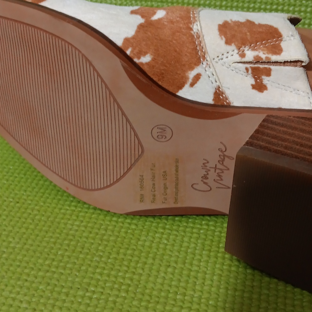 Crown Vintage White and Tan Cowhide Leather Mules - Picture 5 of 6